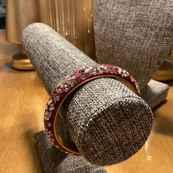 Wine Colored Inlay Beaded Bangle Bracelet - Picture 6 of 6